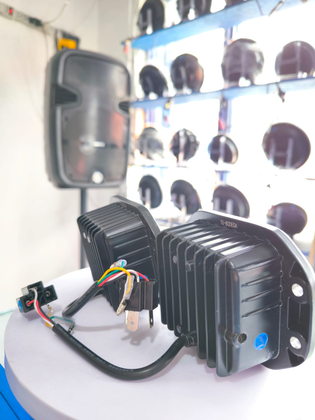 Miniatura 2 de PAR EXPLORADORAS CONECTOR H4 (TB047)